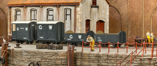 Exclusive wagons in 009